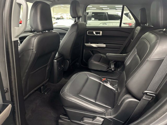 Used 2023 Ford Explorer XLT w/ Equipment Group 202A AWD/4WD image 18