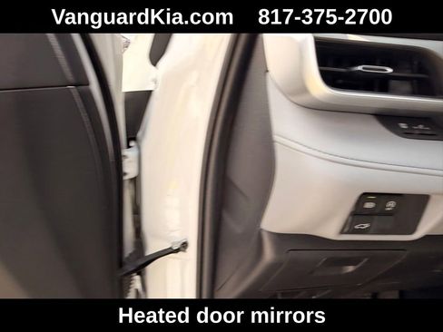 Used 2023 Toyota Highlander XLE image 16