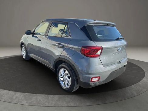 Used 2021 Hyundai Venue SE image 7