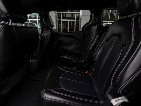 Used 2023 Chrysler Pacifica Touring-L w/ S Appearance Package image 26