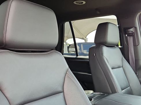 Used 2025 Chevrolet Tahoe LT RWD image 18