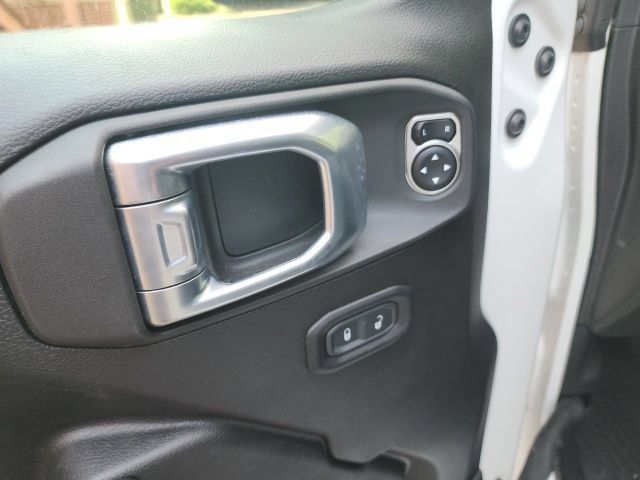 Used 2021 Jeep Gladiator Rubicon AWD/4WD image 11