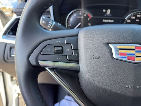 Used 2025 Cadillac XT6 Luxury image 21