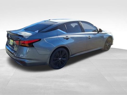 Used 2022 Nissan Altima 2.5 SR w/ Midnight Edition Package image 10