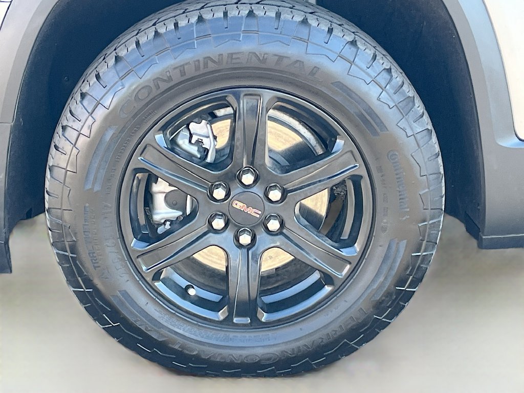 Used 2022 GMC Acadia AT4 w/ Technology Package AWD/4WD image 34