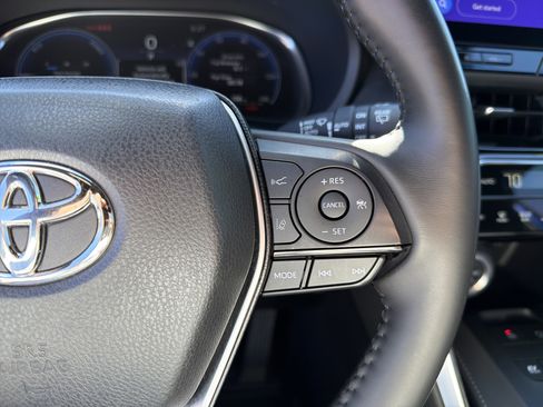 Certified 2023 Toyota Venza Limited image 11