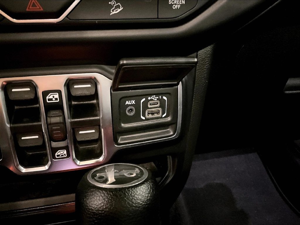 Used 2019 Jeep Wrangler Unlimited Sahara AWD/4WD image 16