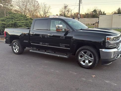 Used 2018 Chevrolet Silverado 1500 LTZ w/ LTZ Plus Package image 12