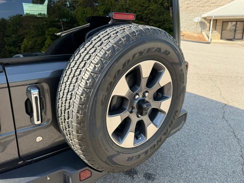 Used 2019 Jeep Wrangler Unlimited Sahara AWD/4WD image 23