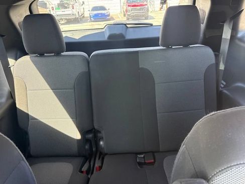 Used 2023 Chevrolet Traverse LT FWD image 28