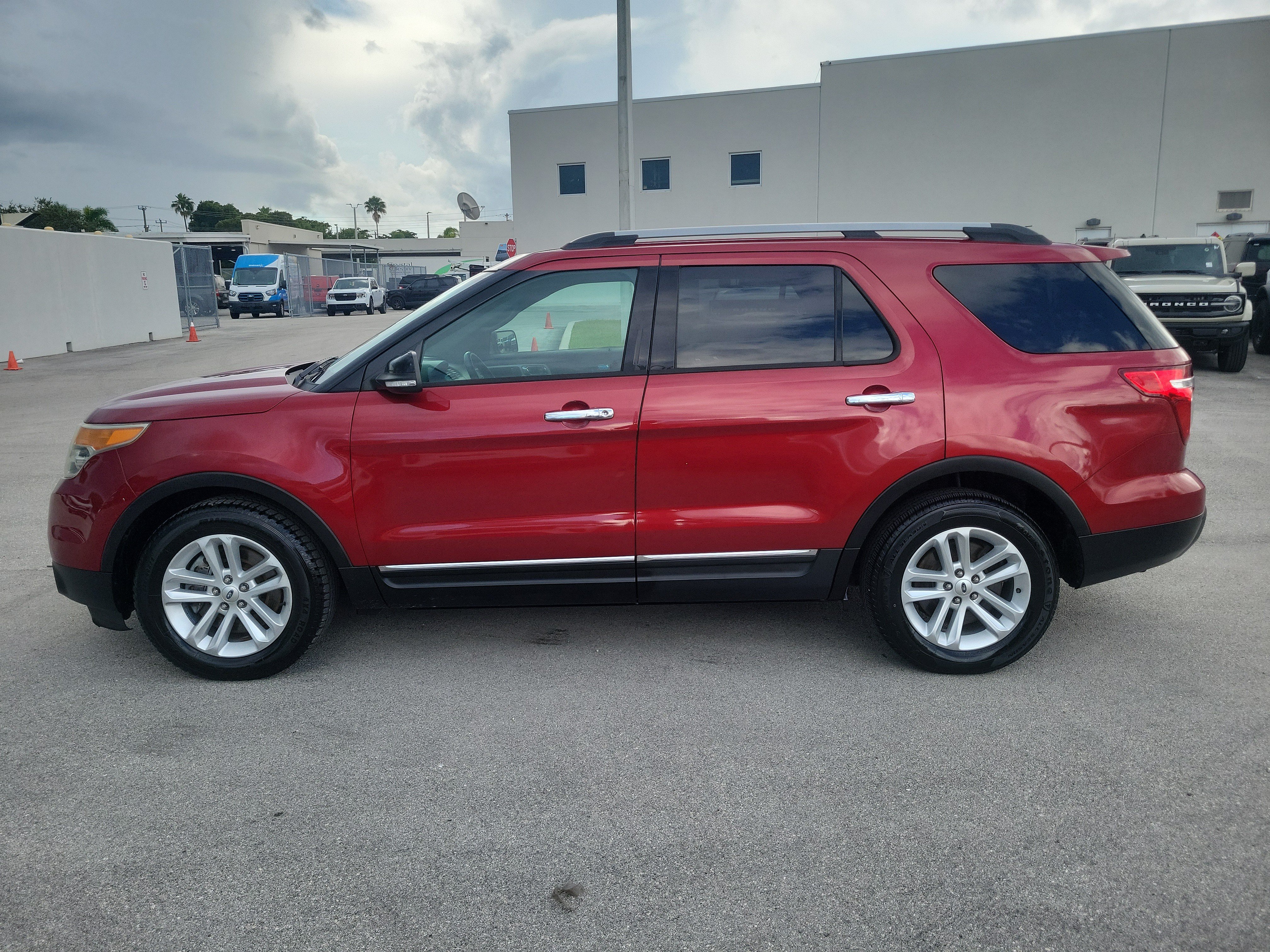 Used 2014 Ford Explorer XLT w/ Equipment Group 202A FWD image 8