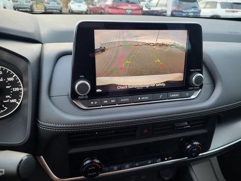 Used 2026 Nissan Rogue SV FWD image 19