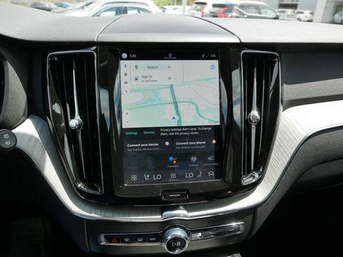 Certified 2025 Volvo XC60 B5 Plus AWD/4WD image 27