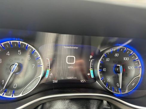 Used 2019 Chrysler Pacifica Limited FWD image 31