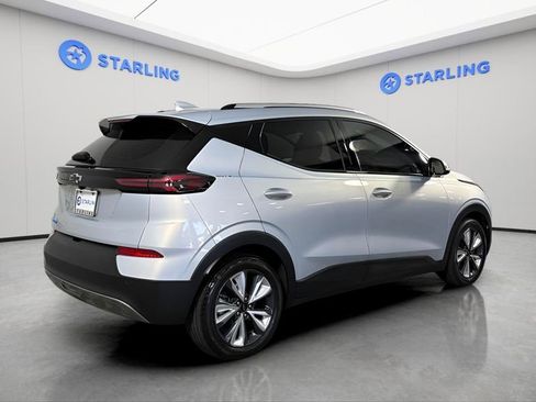 Used 2023 Chevrolet Bolt EUV LT w/ Convenience Package FWD image 9