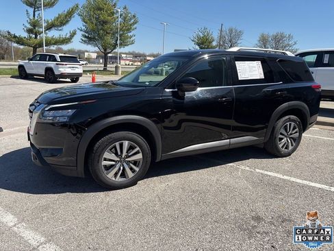 Used 2025 Nissan Pathfinder SL FWD image 15