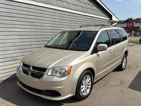 Used 2015 Dodge Grand Caravan SXT FWD image 17