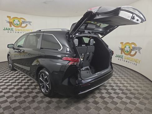 Used 2026 Toyota Sienna Platinum AWD/4WD image 37