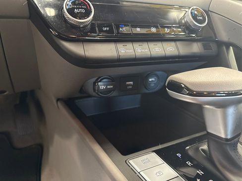 Used 2022 Hyundai Elantra SEL w/ Preferred Accessory Package image 36