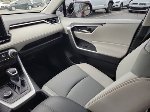 Used 2023 Toyota RAV4 XLE Premium image 23