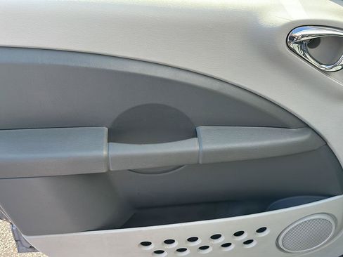 Used 2007 Chrysler PT Cruiser Limited FWD image 4