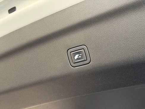 Used 2021 Cadillac Escalade Premium Luxury Platinum image 46