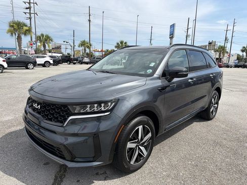 Used 2023 Kia Sorento S w/ Panoramic Sunroof Package FWD image 4