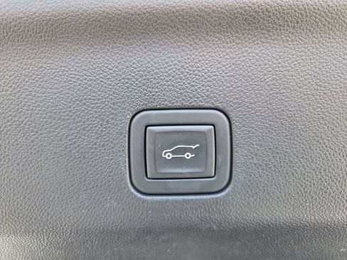 Used 2023 Chevrolet Tahoe Z71 w/ Luxury Package image 19