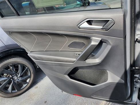 Used 2024 Volkswagen Tiguan SE image 13