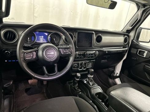 Used 2023 Jeep Wrangler Unlimited AWD/4WD image 24