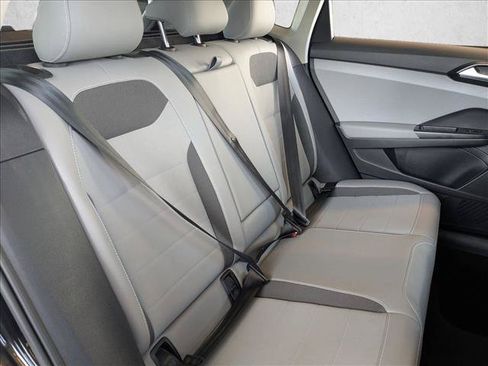 Used 2022 Volkswagen Taos SE FWD image 19