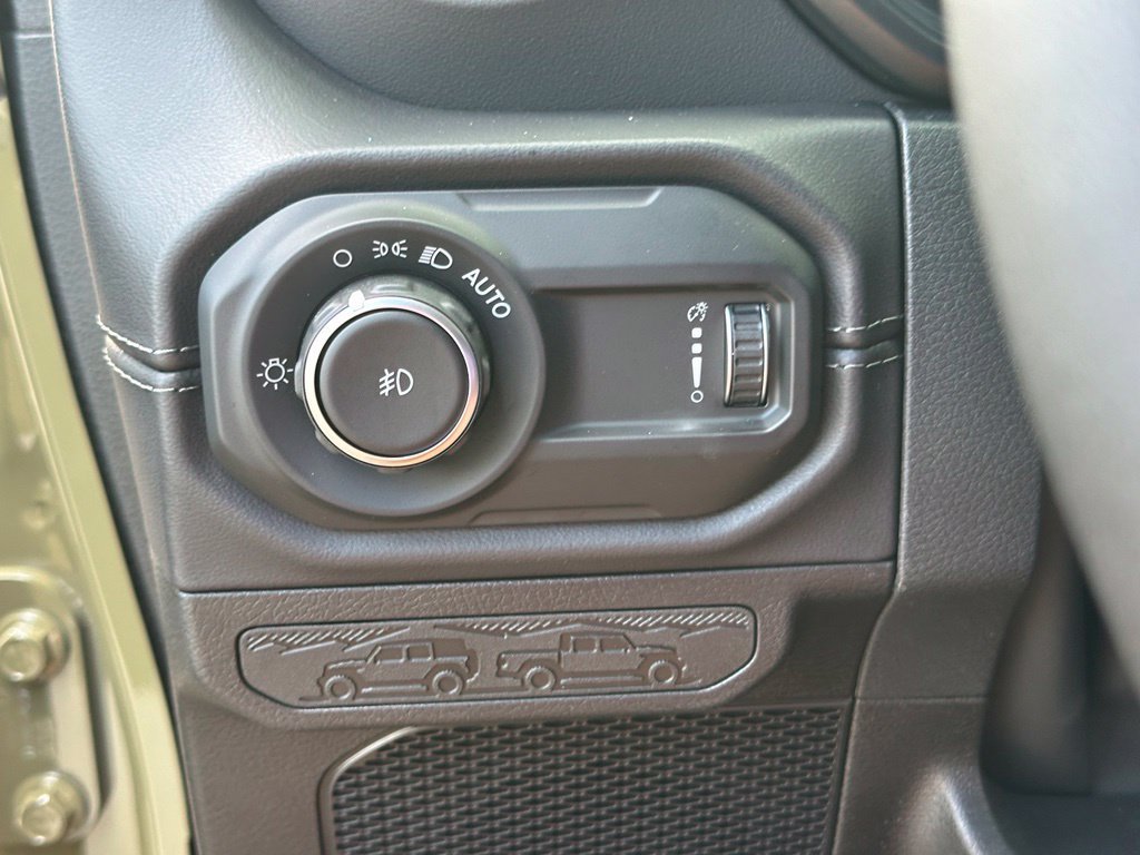 New 2026 Jeep Wrangler Unlimited Sahara AWD/4WD image 32