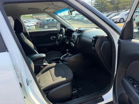 Used 2018 Kia Soul FWD image 9
