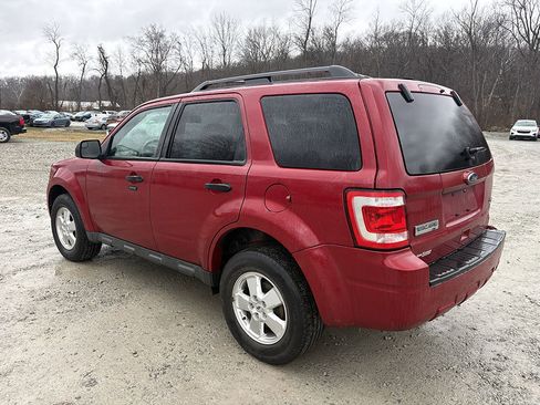 Used 2010 Ford Escape XLT image 2