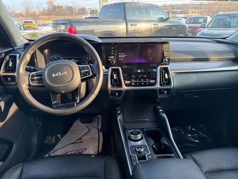 Certified 2023 Kia Sorento EX image 9