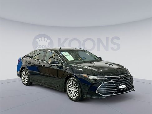 Used 2022 Toyota Avalon Limited image 10