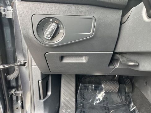 Used 2024 Volkswagen Tiguan SE image 30