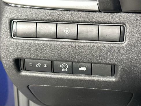 Used 2024 Nissan Rogue SV w/ SV Premium Package image 24