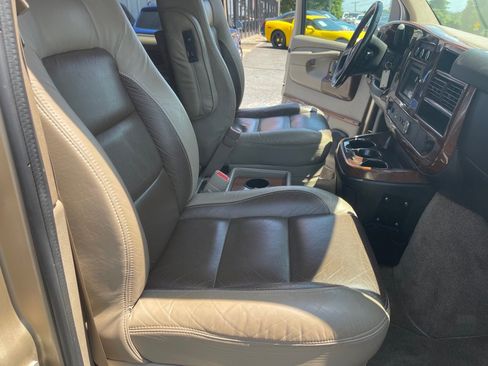 Used 2011 Chevrolet Express 2500 Extended RWD image 15
