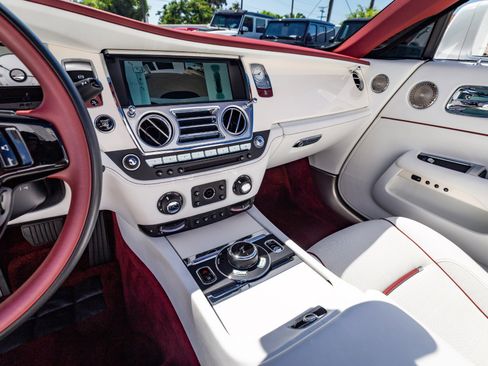 Used 2017 Rolls-Royce Dawn image 55