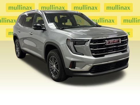Used 2025 GMC Acadia Elevation image 2