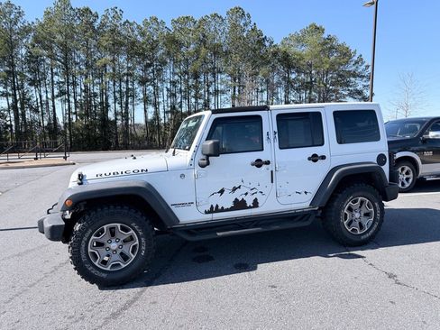 Used 2014 Jeep Wrangler Unlimited Rubicon w/ Connectivity Group AWD/4WD image 5