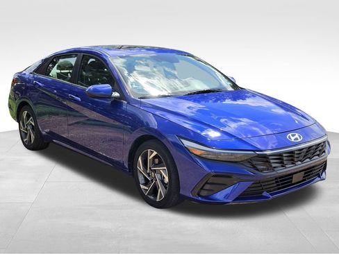 Used 2025 Hyundai Elantra SEL FWD image 4