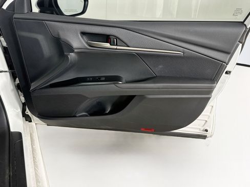 Used 2026 Toyota Camry SE FWD image 31
