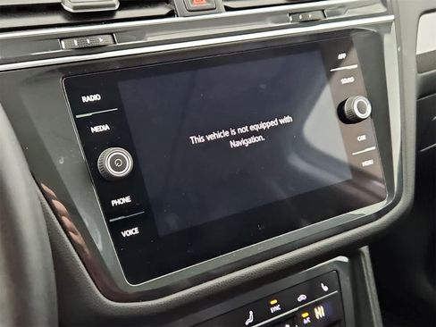 Certified 2022 Volkswagen Tiguan SE image 30