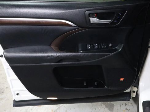Used 2018 Toyota Highlander Limited AWD/4WD image 10