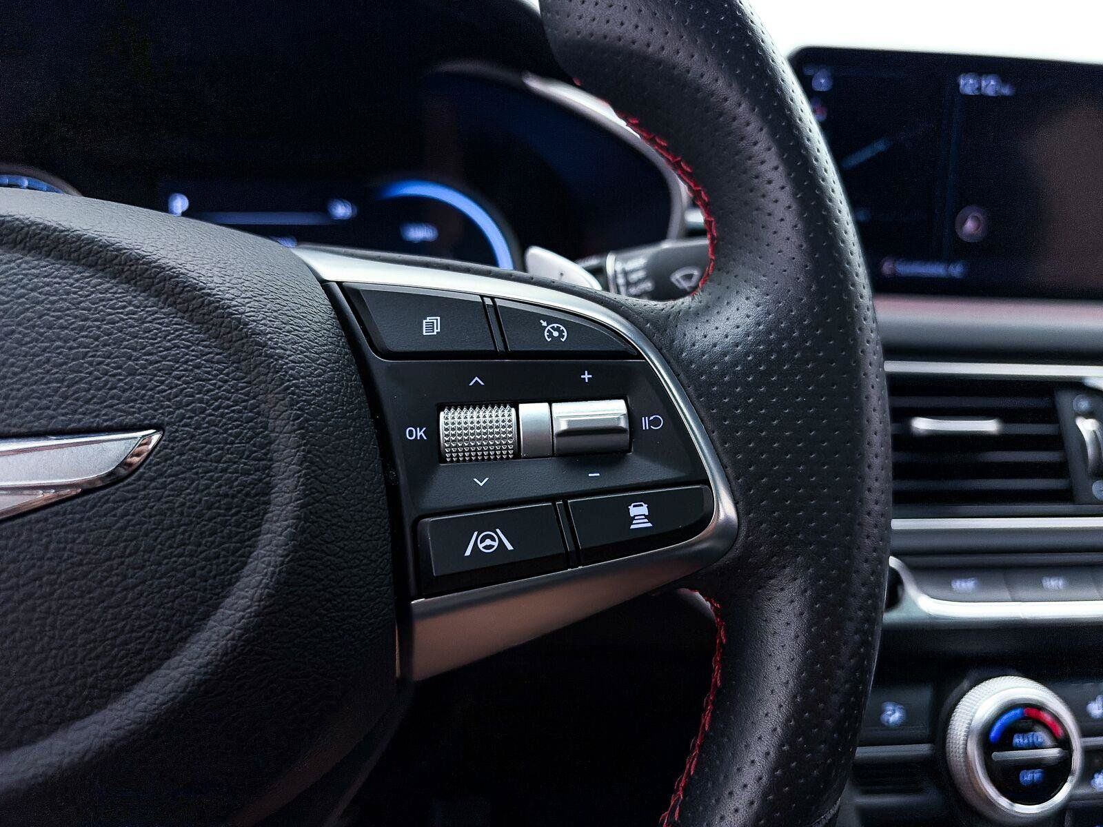 Used 2023 Genesis G70 2.0T w/ Sport Prestige Package RWD image 31