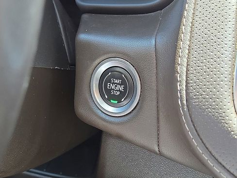 Used 2022 GMC Yukon XL SLT w/ SLT Luxury Package image 32