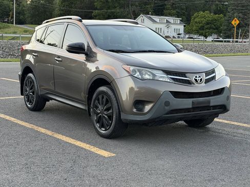 Used 2015 Toyota RAV4 LE AWD/4WD image 1