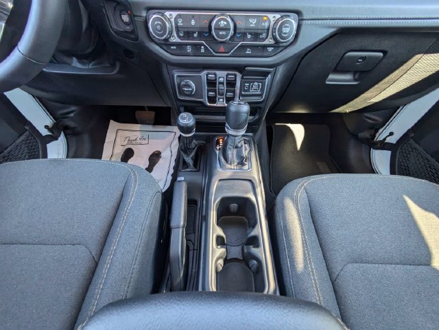 Used 2025 Jeep Wrangler Unlimited Sahara AWD/4WD image 21